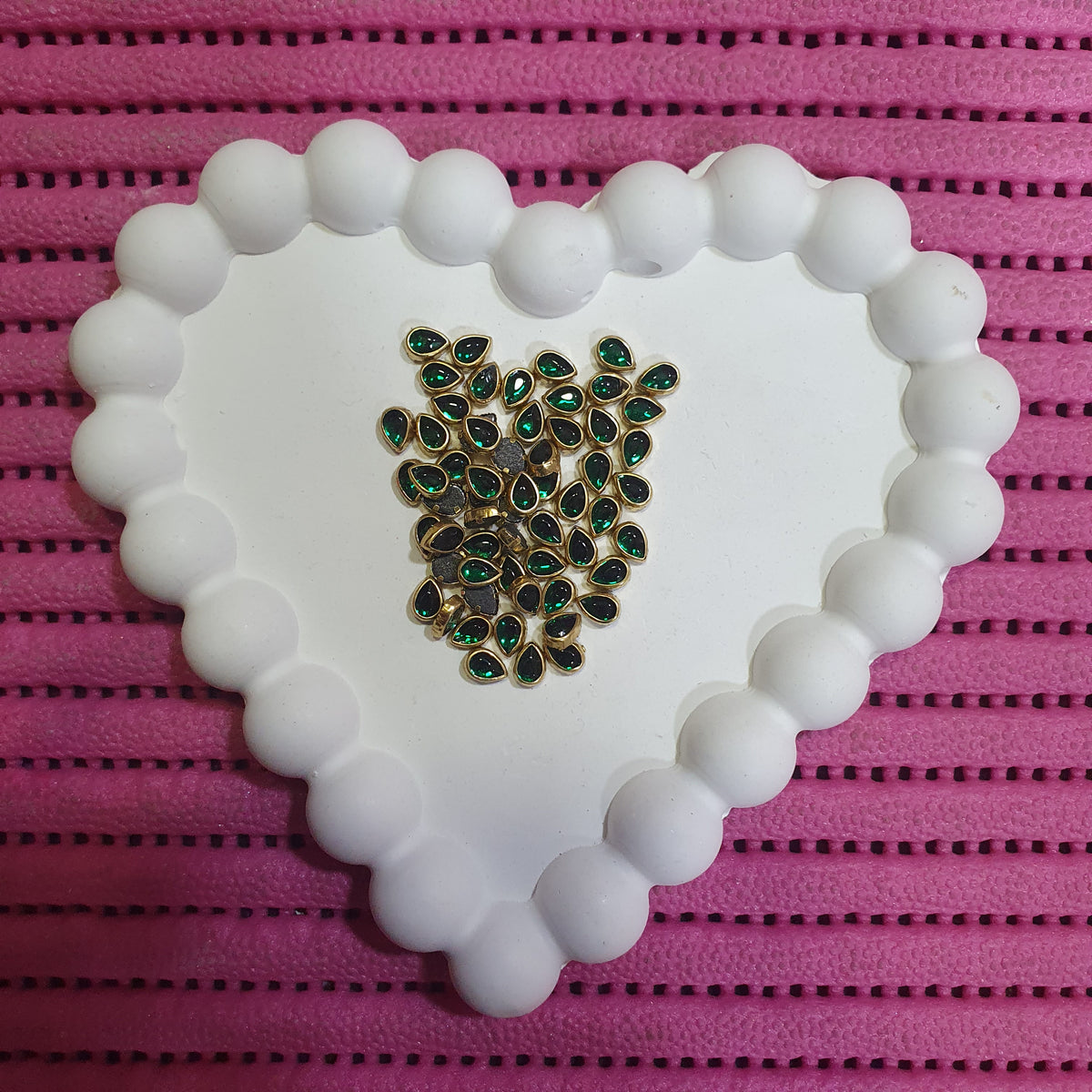 Teardrop-Shaped Kundan Stones