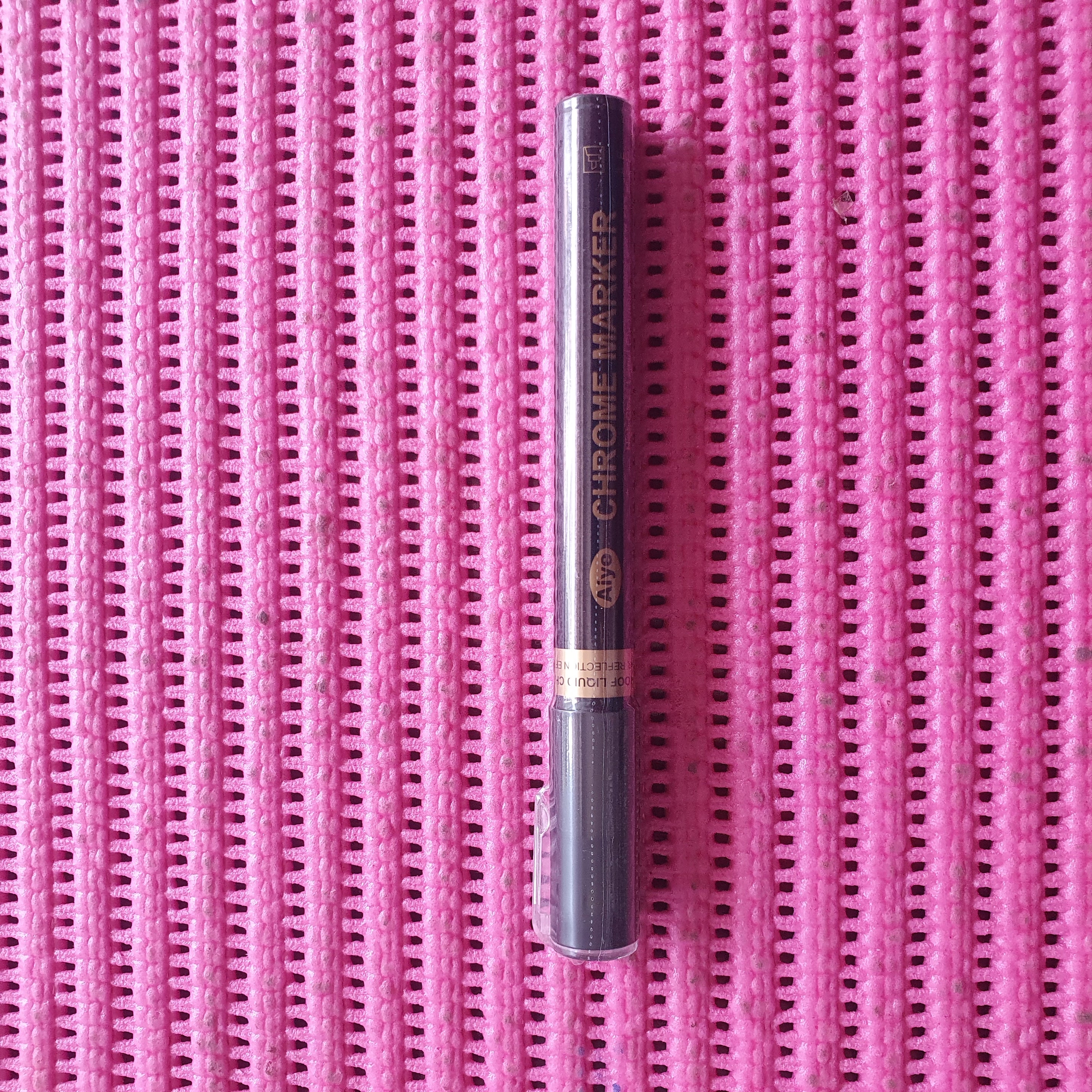 Golden deco marker