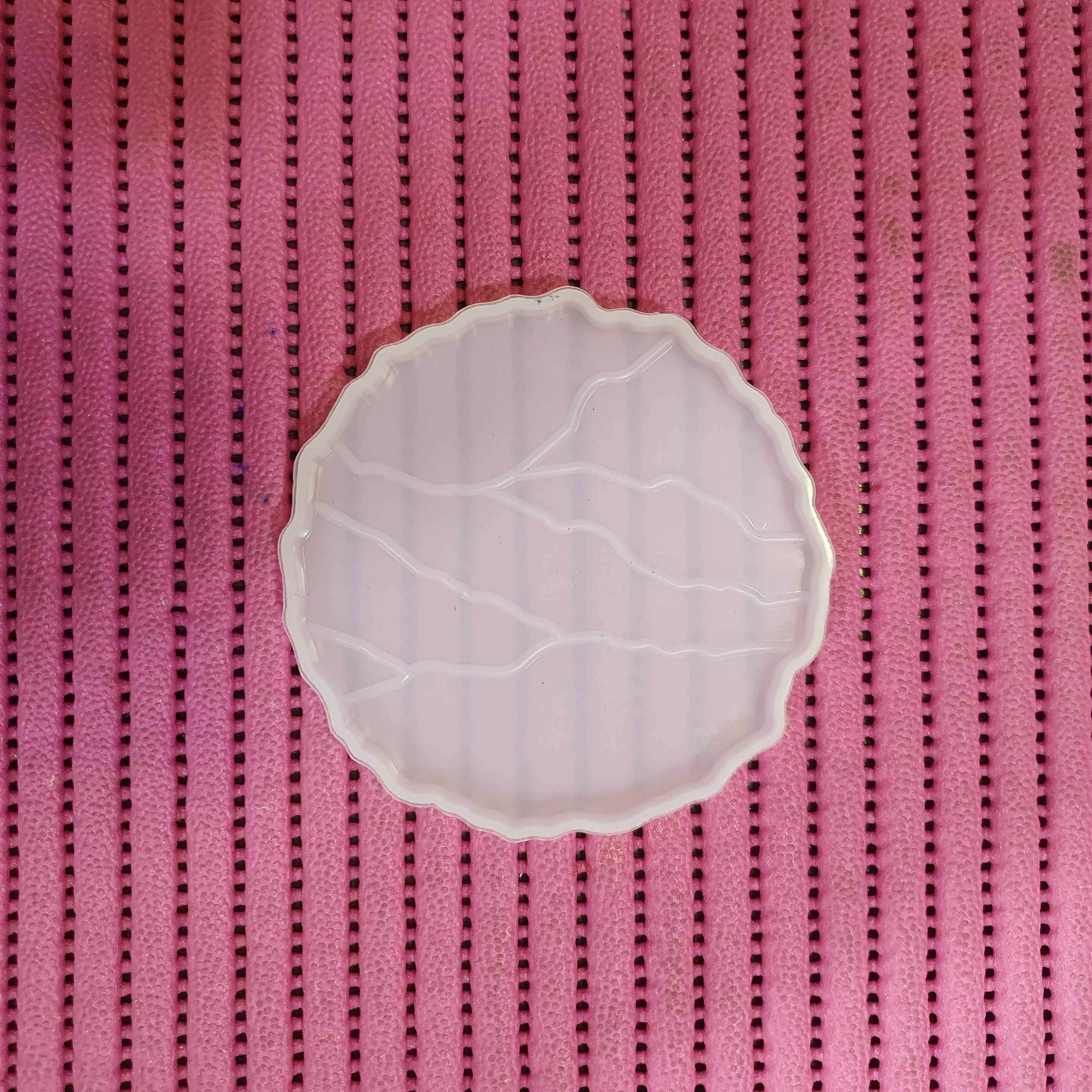 4" Outliner Coaster Mould