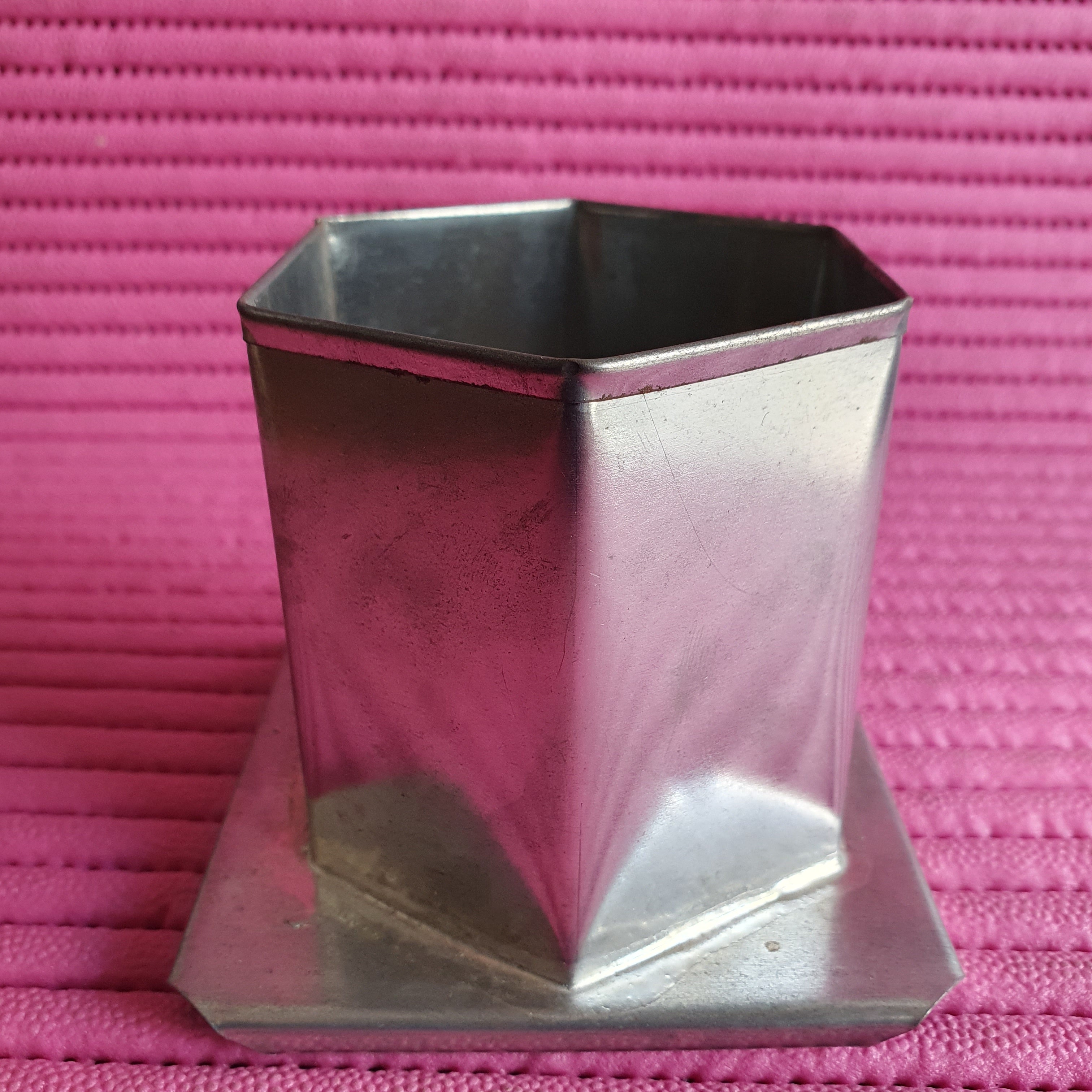 Hexagon pillar mould