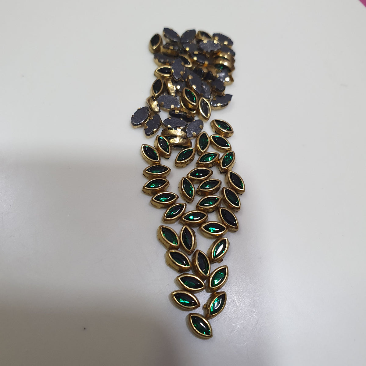 Small kundan stone