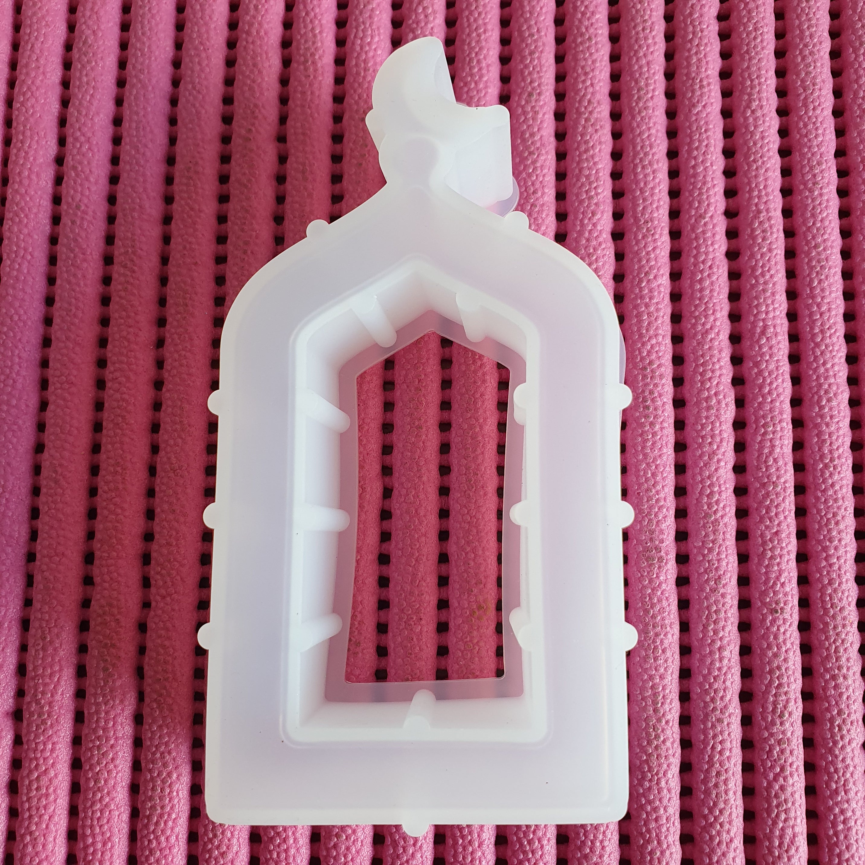 Medium hollowed door fream