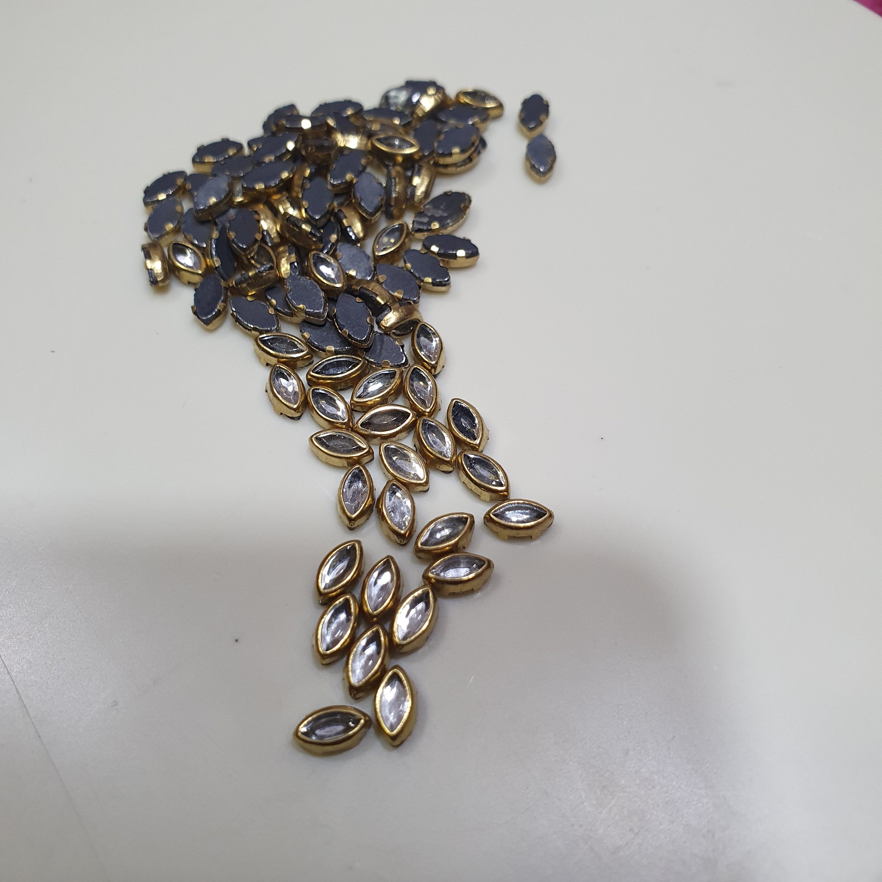 Small kundan stone